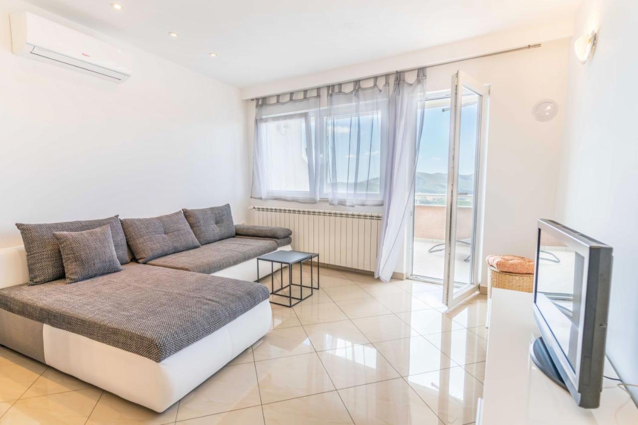 Apartment Lara Sestanovac